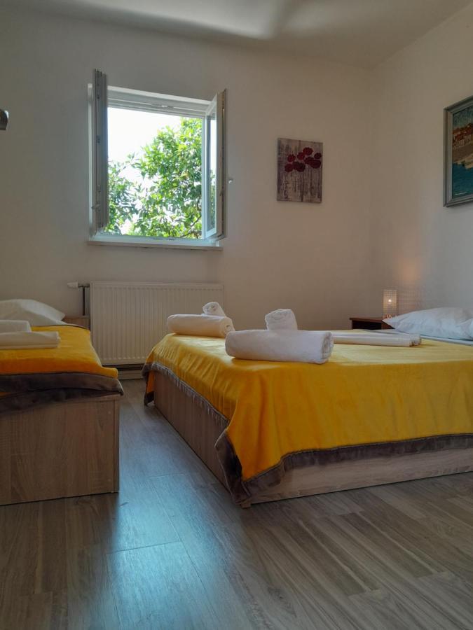 סרסר Apartmani Urlic מראה חיצוני תמונה