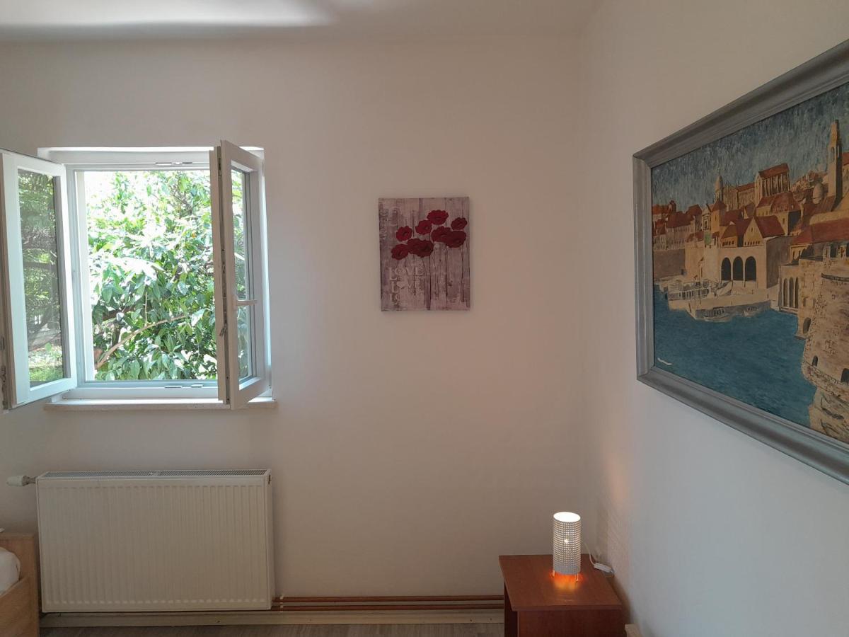 סרסר Apartmani Urlic מראה חיצוני תמונה