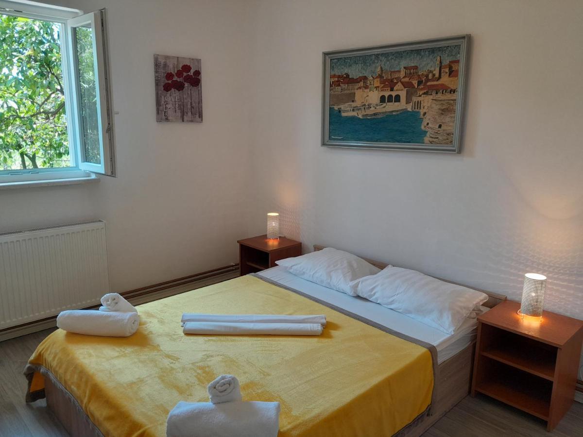 סרסר Apartmani Urlic מראה חיצוני תמונה