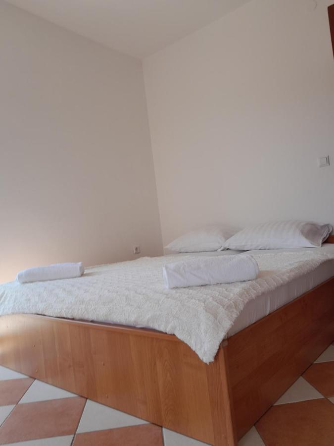 סרסר Apartmani Urlic מראה חיצוני תמונה