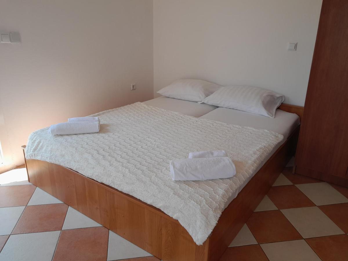 סרסר Apartmani Urlic מראה חיצוני תמונה