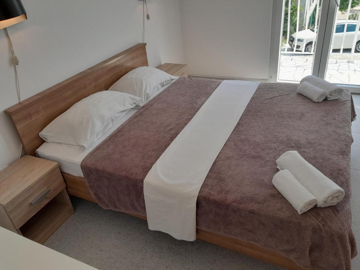 סרסר Apartmani Urlic מראה חיצוני תמונה