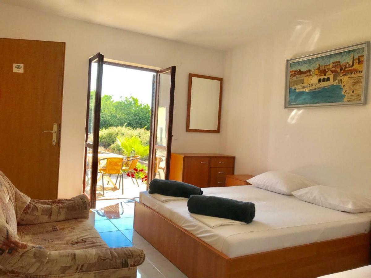סרסר Apartmani Urlic מראה חיצוני תמונה