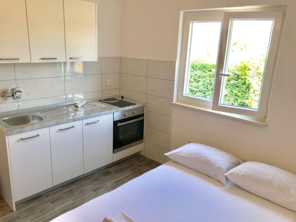 סרסר Apartmani Urlic מראה חיצוני תמונה