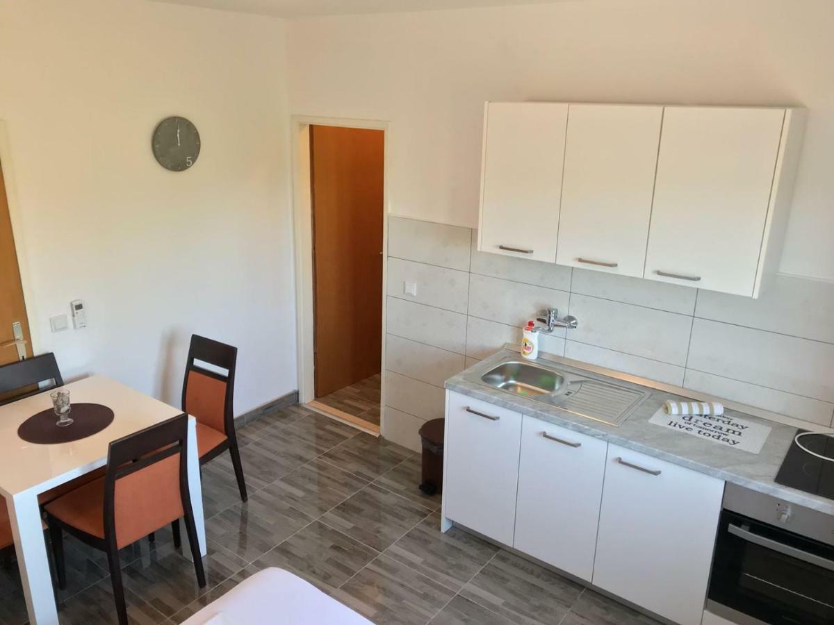 סרסר Apartmani Urlic מראה חיצוני תמונה