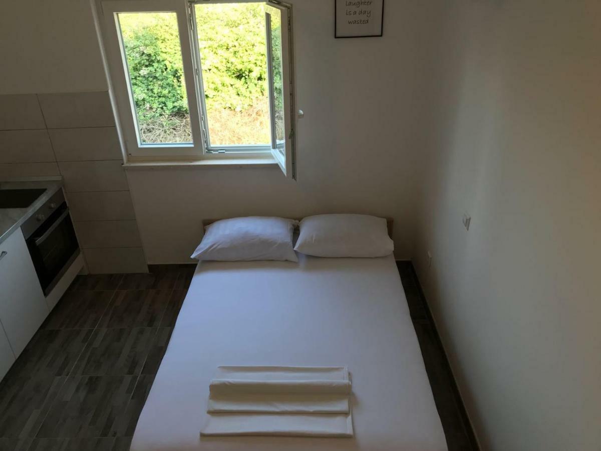 סרסר Apartmani Urlic מראה חיצוני תמונה