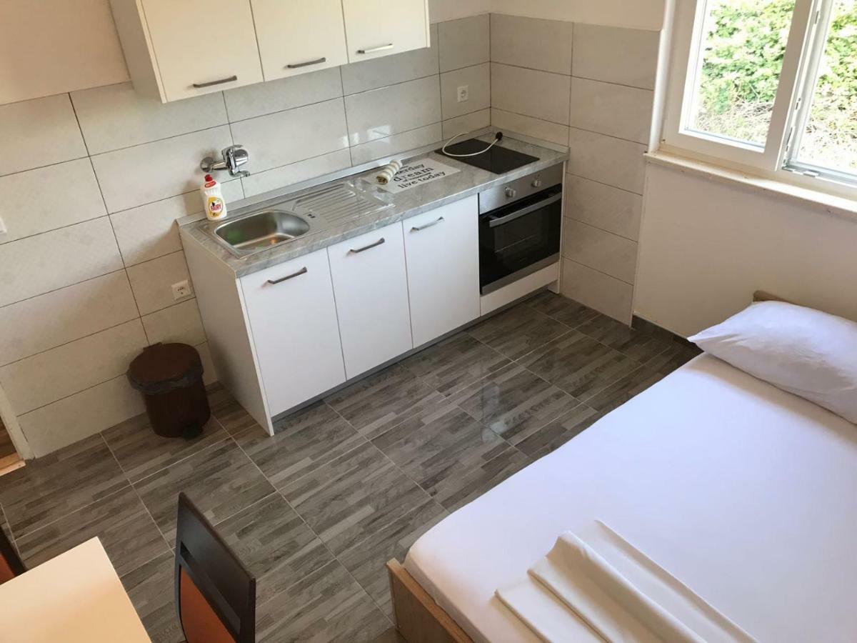 סרסר Apartmani Urlic מראה חיצוני תמונה
