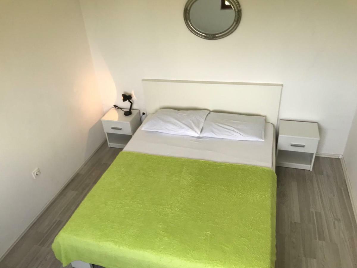 סרסר Apartmani Urlic מראה חיצוני תמונה