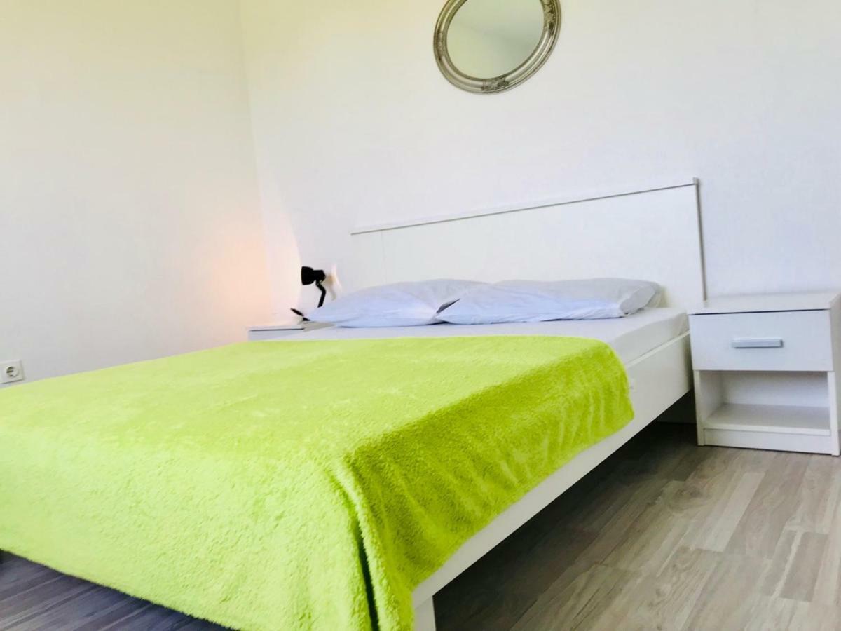 סרסר Apartmani Urlic מראה חיצוני תמונה